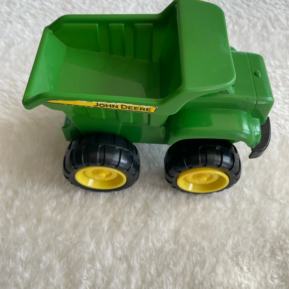 John Deere 4” X 6” Dump Truck